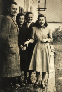The Mareš married couple and in between them stands the witness and on the side her sister Julie 