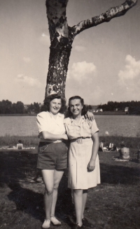 Libuše Jedličková with her friend at Brodský lake 