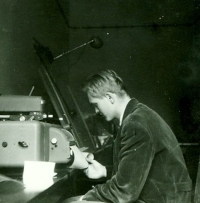 Miroslav Šulc using the Kohl's photometer at the Astronomical Institute of Masaryk University, 1960