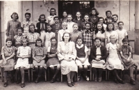 Class photo of Eva Tóthová (top row, second from left), 1947.