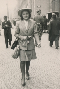 Soňa Suchardová-Allanová, Pierre Allan's mum. 1944
