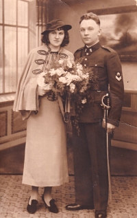 Wedding photo of J. Cardová's parents / about 1935
