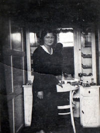 Witness's mother, the 1930s