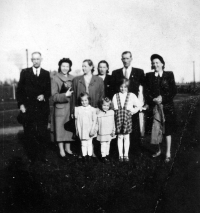 Ingeborg Larišová (first child on the left) with her family, Ostrava, circa 1948