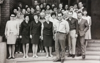 Teaching staff of the Slovanské square Gymnasium, 1968. In the middle of the lower row - the headmistress Hermína Brejchová. On her right the future headmaster Ladislav Wohlgemuth. The tallest man in the back - Miroslav Šulc.
