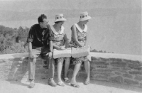 Jindřich Vítovec with his family on holidays at the Balaton lake in 1950s