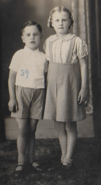 Emil Slepička with her sister Edith, 1939