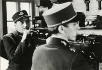Ostře sledované vlaky, s Josefem Somrem v roli výpravčího Hubičky, 1966