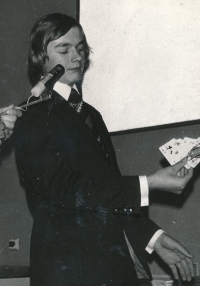 Peter Stuchlík, učeň a amatérský  kouzelník, Sezimovo Ústí, 1976