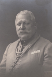 His grandfather Milan Morávek, Svobodné Dvory, 1927