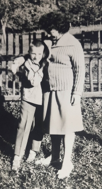 Jiří Kleker s maminkou 1963/4