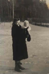 Jiří Kleker with his mother 1957