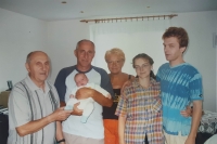 Jiří Kleker s otcem, manželkou, synem, snachou a vnukem, 2006