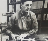 Otec Jiří Kleker při práci v Totexu (pozdějším Elitexu), Chrastava, cca 1965