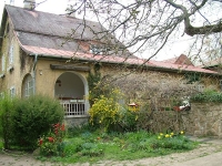 Leányfalu - a Vámossy-ház, amelyet Vámossy-Mikecz Károly az interjújában több alkalommal említ.