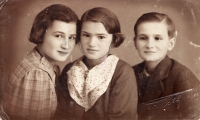 The witness (centre) with siblings Svatava and Vlastislav, 1930s