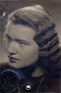 Eva Lízalková v roce 1945