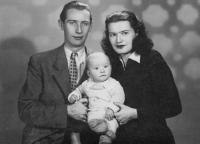 Eva Lízalková with husband and son, 1949