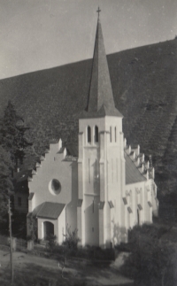 Římskokatolický kostel v Eibenthalu vystavěný v roce 1912, Eibenthal, Rumunsko, nedatováno