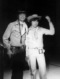Film Zpívej, kovboji, zpívej, s Deanem Reedem, 1980