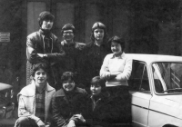 Helena Šimková (vpravo) a spolužáci z bohoslovecké fakulty Ján Semjan, Pavel Urban, Jiří Kučera, Ivan Vašín, Ester Doulová, Jana Jašová, 1979