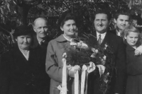 Svatební fotografie rodičů, 1955