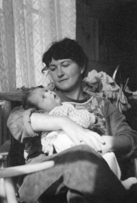 Helena Šimková with her daughter Anežka, September 1985