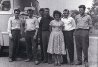 Jan Klus (far right) / tour of the Pilana company / the 1950s