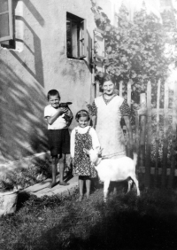Jan Klus with his sister Maria and aunt / Bocanovice / circa 1935