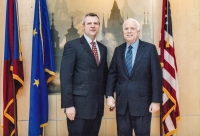 Petr Kolář with US Republican Senator John McCain, Washington, DC, 2 February 2009