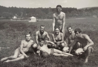 Bathing in Plzeň in Radbuz, Miroslav Luňák is sitting in the middle row, first from the left, the year 1965 