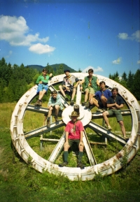  Любомир зі своїми вихованцями, гурток "Тури" на мандрівці в околицях Славська 