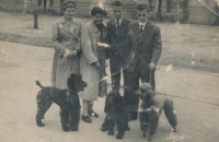 Samuel and Daniel Macheks with girlfriends and poodles, 1950