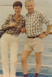 Jarmila and Samuel Macheks on vacation in the Crimea, 1980