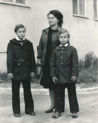 Helena Pletichová with sons, 1978