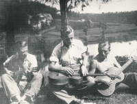 Hawaiian trio Aloha, the contemporary witness's father in the middle, 1931