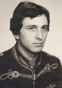Maturitní fotografie Ladislava Nováka z roku 1972