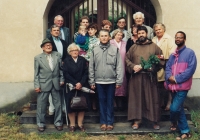 Kněz, později biskup Jiří Paďour po roce 1989, kdy se mohl poprvé vrátit do své rodné vesnice Vraclav