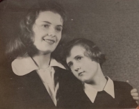 Jana Zendulková with her sister Eva Bartošová, 1952