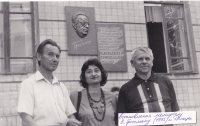 Installation of a memorial plaque to V. Grossman, Donetsk, 1995.