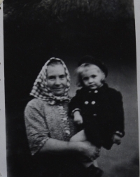 Ladislava Kyptová with her granny in 1940s