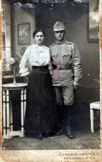 Bohuslav Drajsajtl, Vladislav Drajsajtl's grandfather, with Anastasia Mandrholcová, 1914
