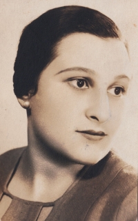 Ella Ornsteinová Machová before the war 
