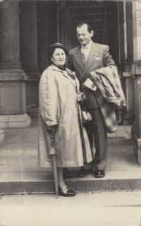 Ella Ornsteinová Machová, Bohumil Jun, the 1950s, Karlovy Vary