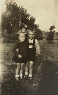 Miroslav Luňák with his sister around the year 1946