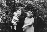 Parents Jan and Milena Šimsas with grandson Daniel in 1990