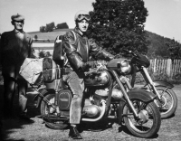 Cesta domů na motocyklu, 50. léta