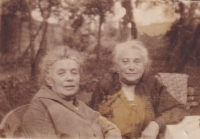 Witness' grandmother Jindřiška (Henriette) Náglová (on the right) with her sister 

