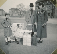 Hana Landová s rodinou, 30. léta 20. století