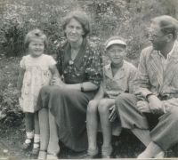 Hana Landová with parents on holidays